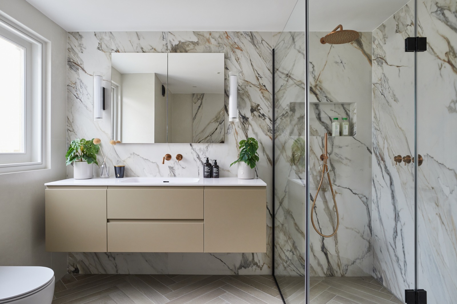 Kitchen & Bathroom Image 6